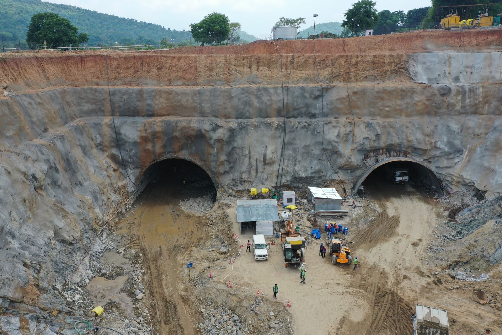 Tunnels — twin-bore NATM tunnelling